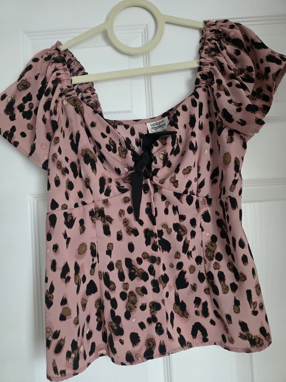 Unique Vintage Pink Leopard-Print Puff Sleeve Top